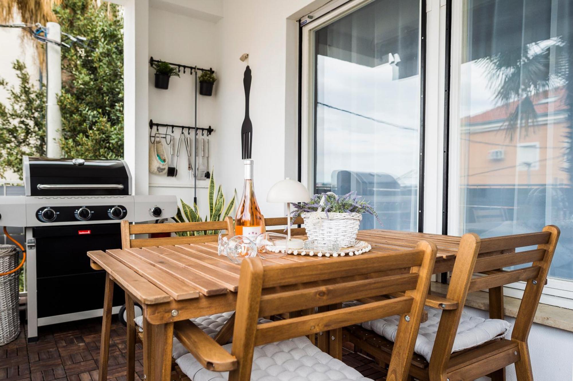 Apartman Hill Подстрана Екстериор снимка